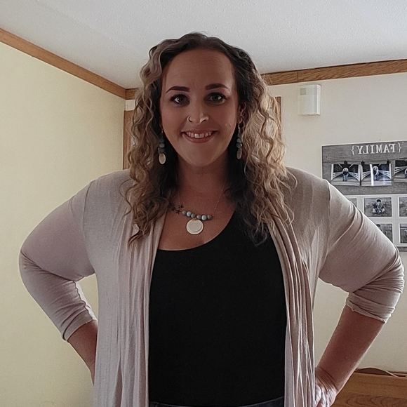 Meet your Posher, Catie - Picture 1 of 1
